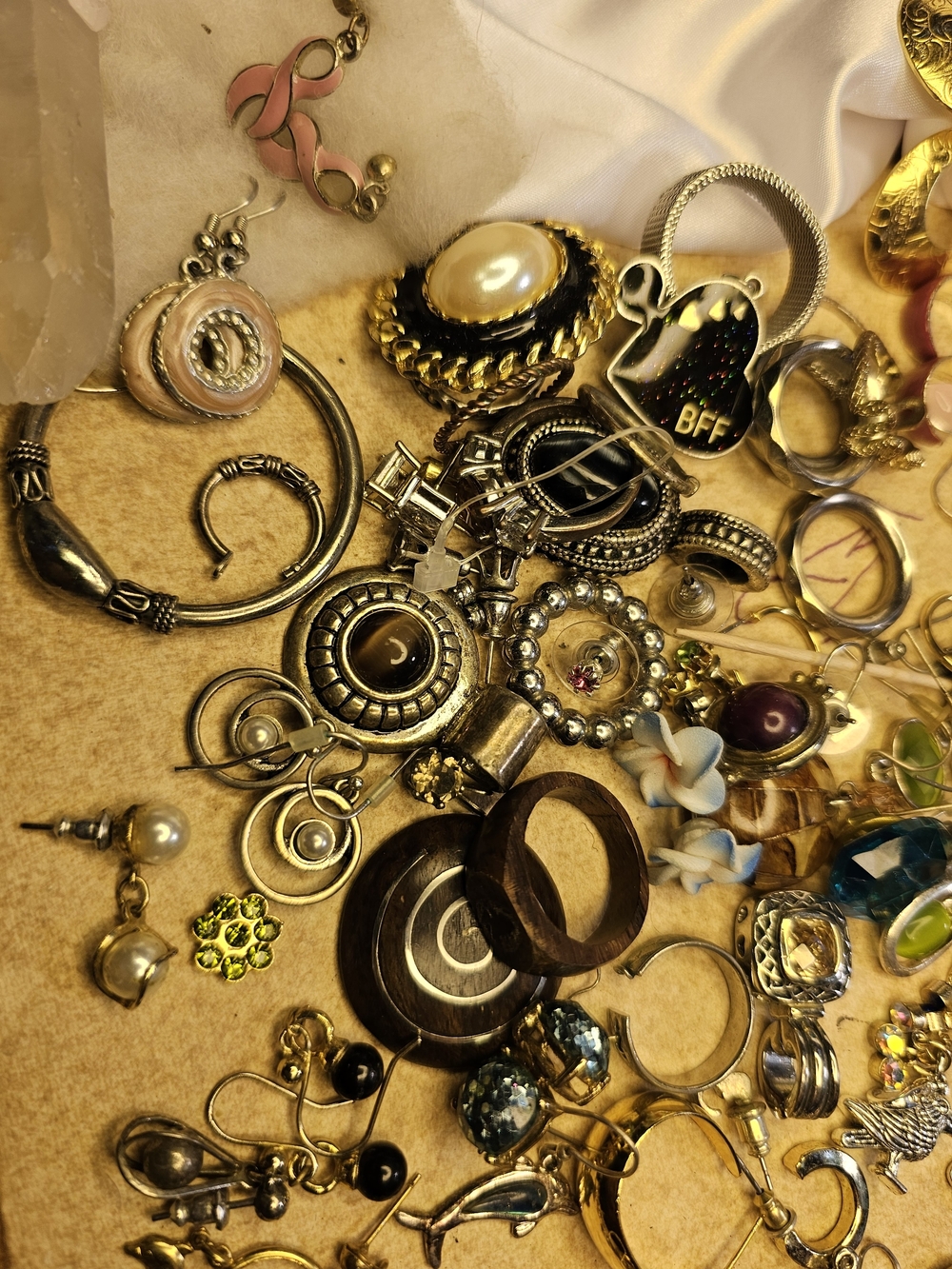 Vintage Sellers Crafters Bundle Jewelry Earrings Necklaces Rando - Picture 13 of 17